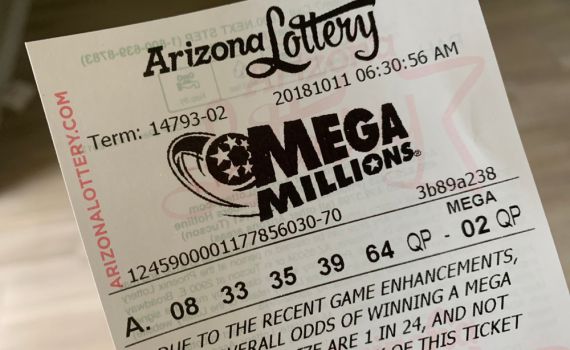 טירוף בארה"ב: אדם זכה ב-1.3 מיליארד דולר בלוטו