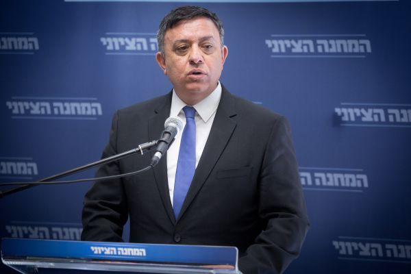 גבאי נותן גיבוי לצבא ועוקץ את נתניהו: "לא כמוהו"