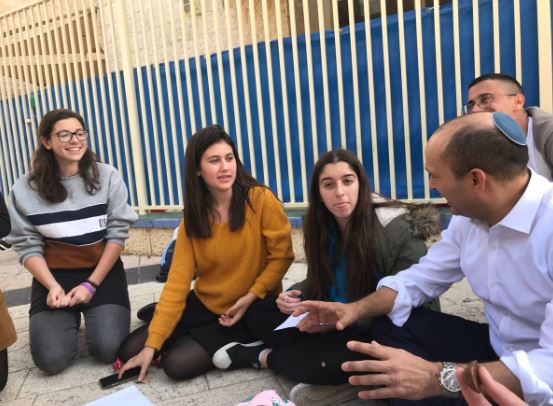 אחרי הנאום היום- בנט משדר עסקים כרגיל