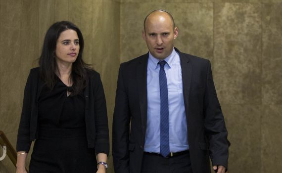 זה לא בנט זה אתם- פרשנות