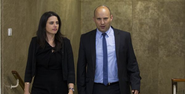 זה לא בנט זה אתם- פרשנות