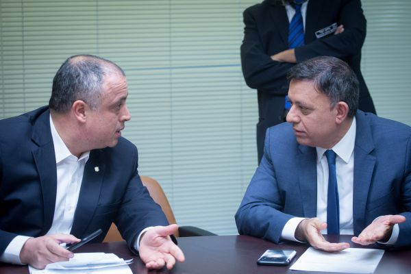 עימות במחנ"צ: הח"כ טס לסין, יואל חסון מאיים בעונש