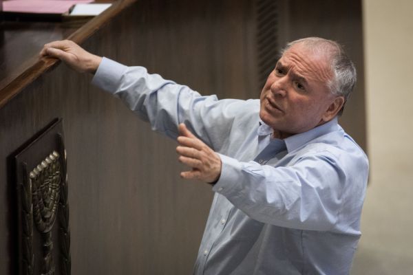 אמסלם: "לפיד ושלח משקרים במצח נחושה"