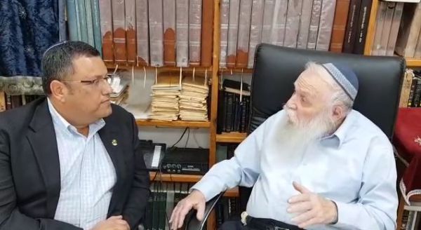 הרבנים הסרוגים מכריעים: ברקוביץ או ליאון?