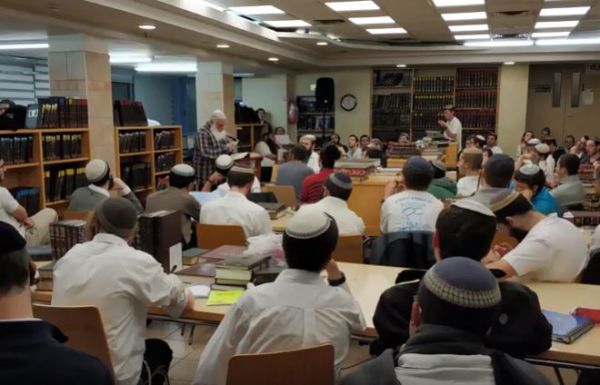 צפו: השיעור הראשון אי פעם של הרב משה הררי