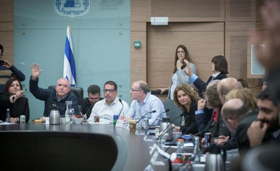 המבחן הבא של הקואליציה: הצעה לביטול חוק המרכולים