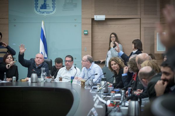 המבחן הבא של הקואליציה: הצעה לביטול חוק המרכולים