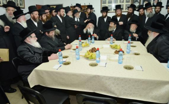 לא תומכים בליאון• החסידים החליטו: 'שב ואל תעשה'