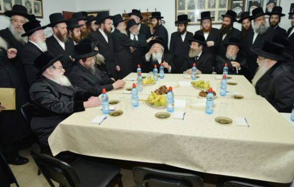 לא תומכים בליאון• החסידים החליטו: 'שב ואל תעשה'