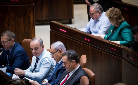 בקשת ליברמן לא לשבת ליד עודה: "גזענית ומסוכנת"