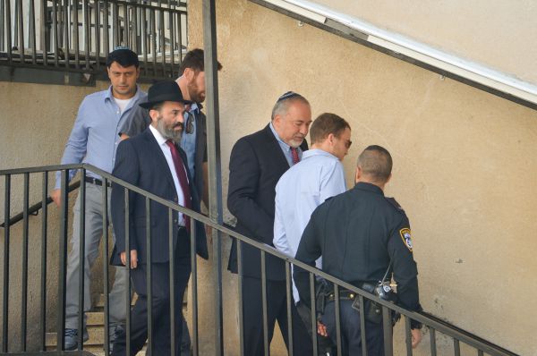 תיעוד: ליברמן ביומו האחרון בתפקיד, אצל הרב קנייבסקי