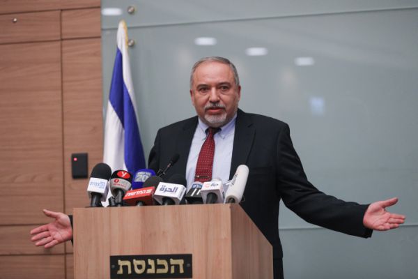 יתנגדו לחוק הגיוס? ישראל ביתנו: לליכוד יש דיל עם החרדים