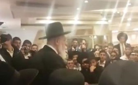 הרב שלום כהן למצביעי עליזה בלוך: 'טפו עליכם'.צפו