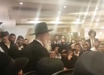 הרב שלום כהן למצביעי עליזה בלוך: 'טפו עליכם'.צפו