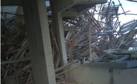 חשש ללכודים: פיגומים קרסו באתר בנייה בפתח תקווה