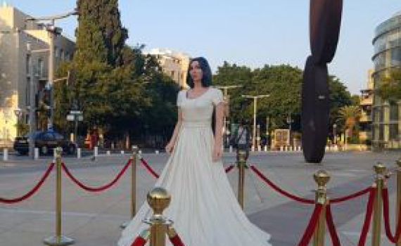 פסל של מירי רגב הוצב בכיכר 'הבימה' בתל אביב