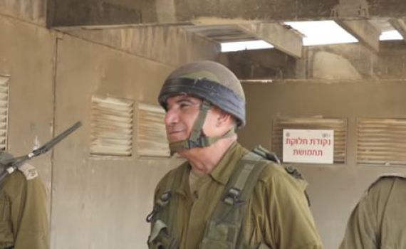 בגיל 64: רס"ר גדוד צנחנים וישן רק שעתיים בלילה. צפו