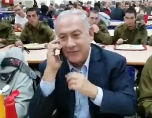 צפו: נתניהו ב'שיחה בהפתעה' לאמא של חייל