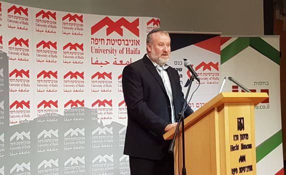 היועמ"ש: "לא מקבל שיורו לי מי יגיע לייצג בכנסת"