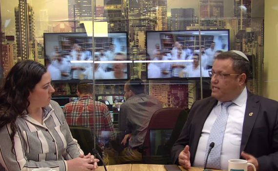 לקראת סיבוב שני; ליאון שובר שתיקה באולפן סרוגים