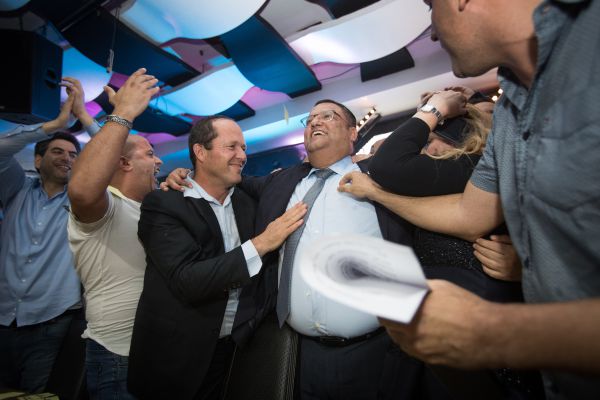 באיחור קל: נתניהו התקשר לברך את משה ליאון