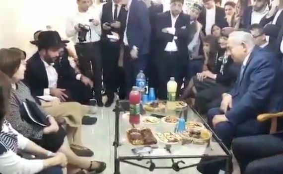 נתניהו ניחם אצל אזולאי. בנו בירך: "תמשיך את הממלכה"