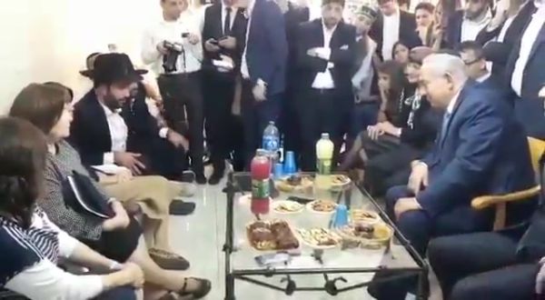 נתניהו ניחם אצל אזולאי. בנו בירך: "תמשיך את הממלכה"