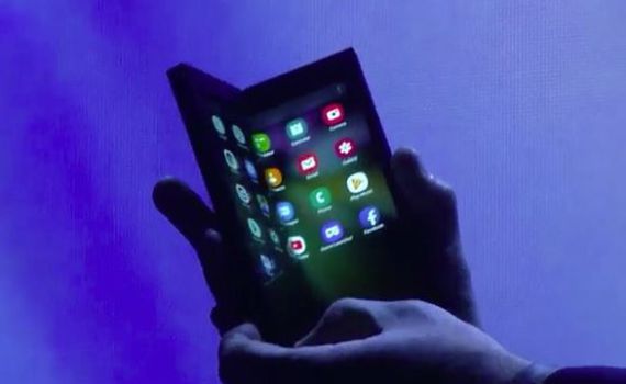 מהפכה: סמסונג הציגה סמארטפון מתקפל