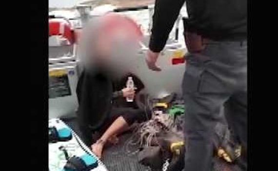 גולשת נסחפה ללב ים; חולצה באפיסת כוחות. צפו