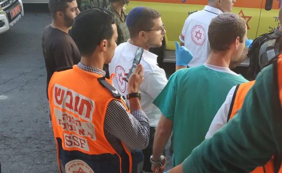 פצוע הדקירה: "מדובר בפיגוע, הערבי התנפל עלי"