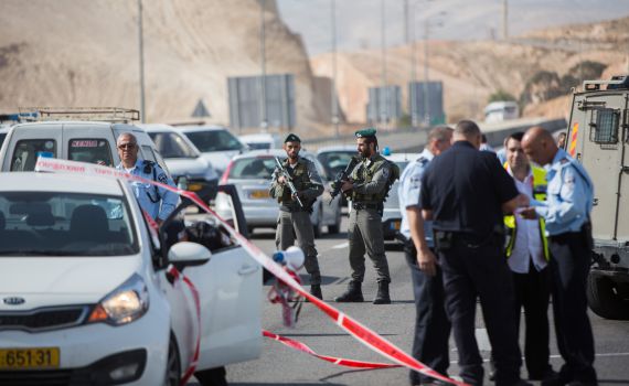 פיגוע דקירה בכפר אדומים • המחבלת נוטרלה