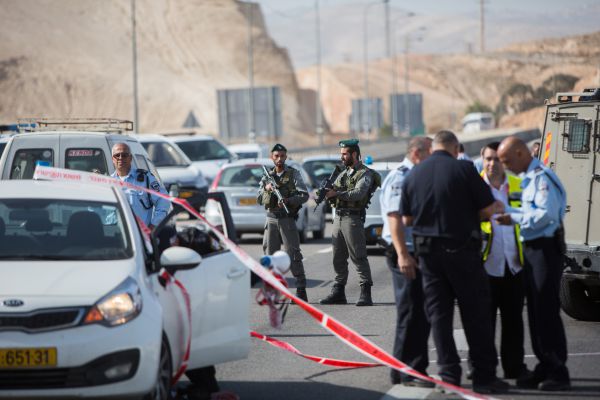 פיגוע דקירה בכפר אדומים • המחבלת נוטרלה