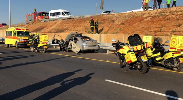 הרוג ושני פצועים בפיצוץ רכב בכביש החוף