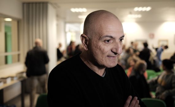 השווה בין גנץ לסינוואר: "לשניהם יש דם על הידיים"