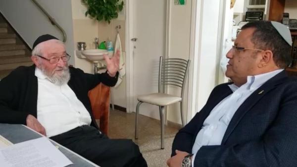 הרב שטיינר תומך בליאון: "חובה להתייצב מאחוריו"