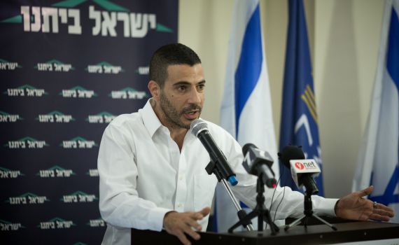 שרון גל על ליברמן: "אפס מאופס, רמבו צעצוע״