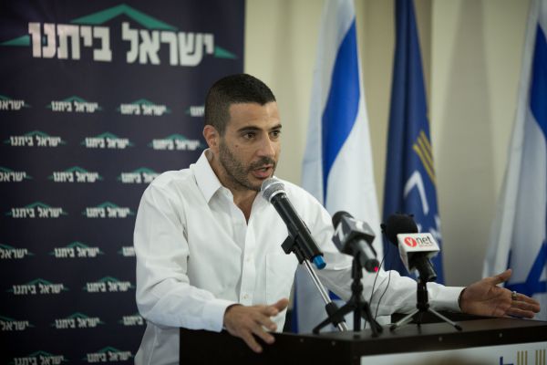 שרון גל על ליברמן: "אפס מאופס, רמבו צעצוע״