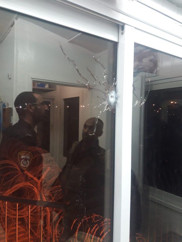 ירי כבד לעבר עמדת שמירה בבית סוהר; נעצרו חשודים