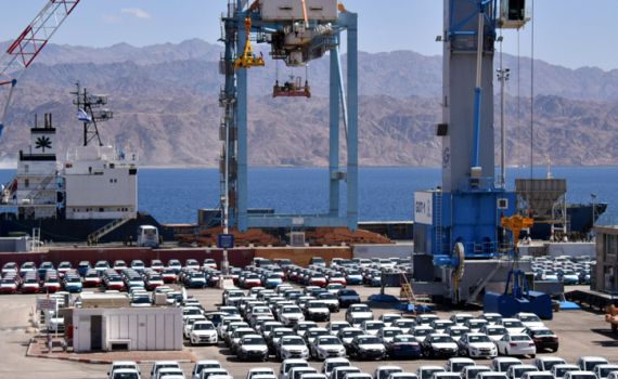 עובד בנמל אילת פצע שני עובדים באורח קשה