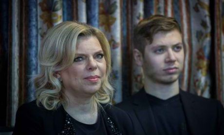 יאיר נתניהו בירך את אמו וריגש את הרשת