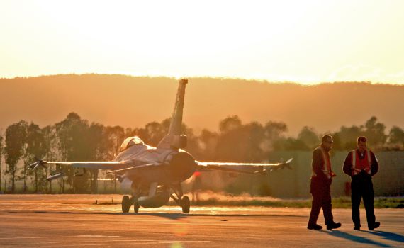 מטוס קרב הוסט מהמסלול רגע לפני שהתנגש בצוות
