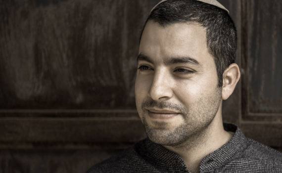 בדרך לאלבום בכורה • עומרי כהן בסינגל חדש. האזינו