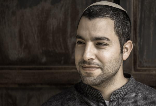 בדרך לאלבום בכורה • עומרי כהן בסינגל חדש. האזינו