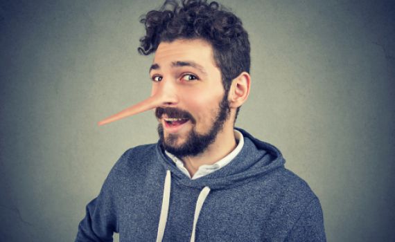 כיצד חיים במציאות שדורשת לפעמים לשקר?