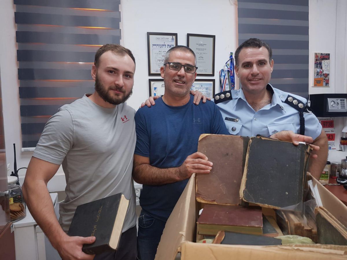 רגע לפני שנמכרו: המשטרה הצילה ספרי קודש נדירים