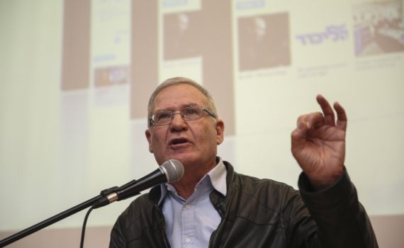 "הקש בגג? לא מודיעים לאויב שיתפנה ממפקדותיו"