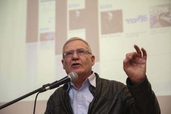 "הקש בגג? לא מודיעים לאויב שיתפנה ממפקדותיו"