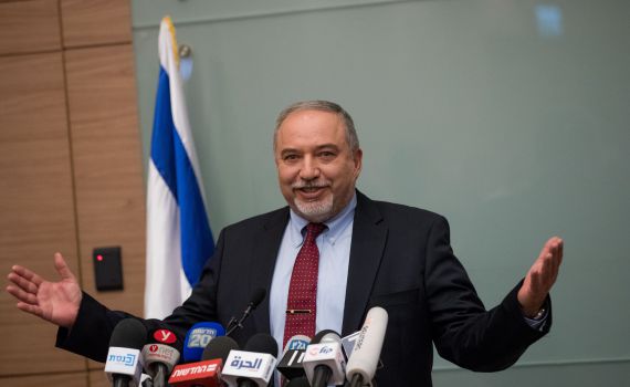 "לא הייתה לליברמן בעיה לשלוח את בוגרי המכינות לחזית"