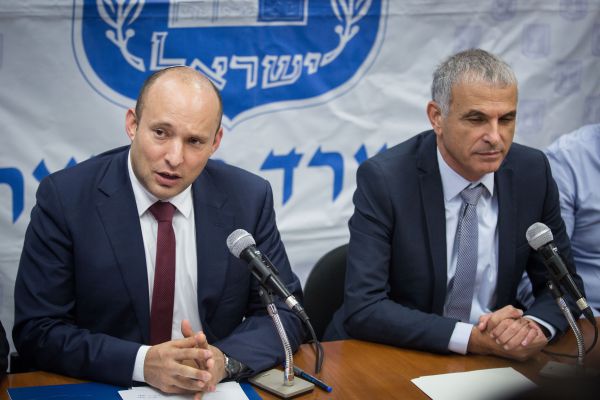 סקר מנדטים: בנט נחלש, כחלון מתרסק וליברמן נוסק