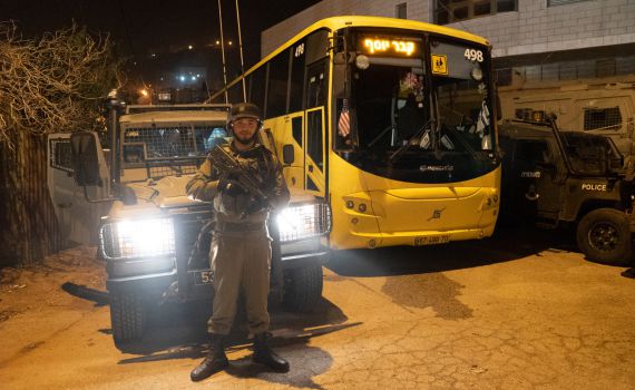 רימונים והתפרעויות: אלפים נכנסו הלילה לקבר יוסף